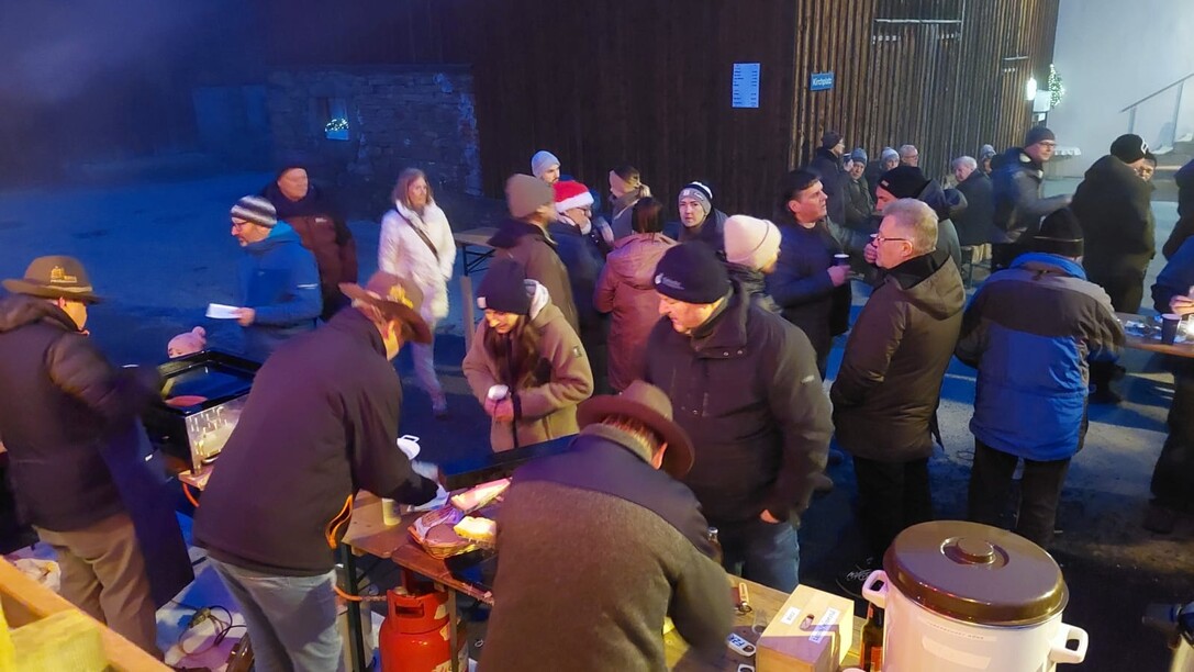 2025-12-14-Besinnliche-Adventfeier-Funkenzunft-Röns-19.59.40 (1).jpeg