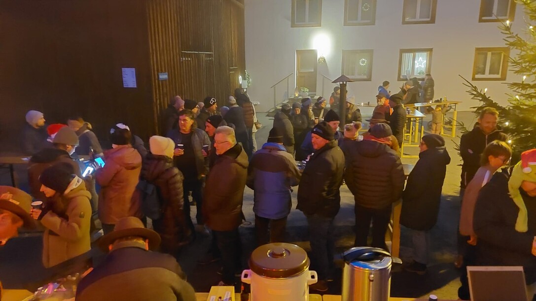 2025-12-14-Besinnliche-Adventfeier-Funkenzunft-Röns-19.59.40 (3).jpeg
