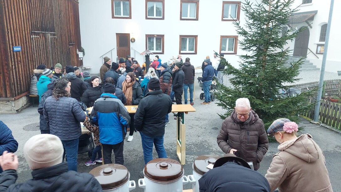 2025-12-14-Besinnliche-Adventfeier-Funkenzunft-Röns-19.59.41 (1).jpeg