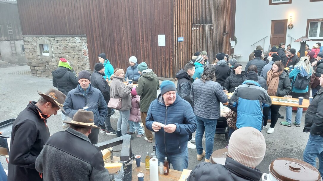 2025-12-14-Besinnliche-Adventfeier-Funkenzunft-Röns-19.59.41 (2).jpeg
