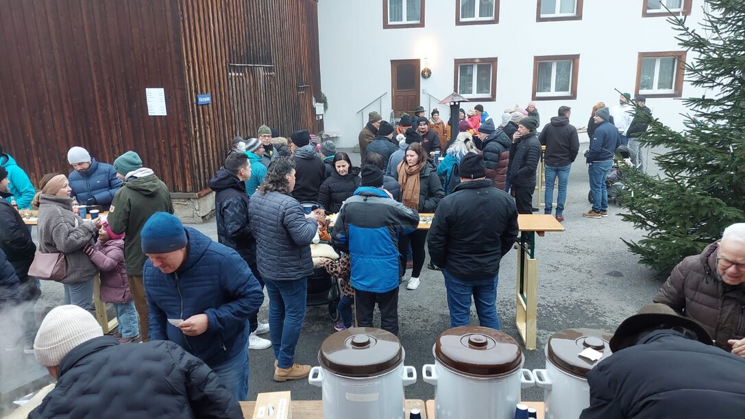 2025-12-14-Besinnliche-Adventfeier-Funkenzunft-Röns-19.59.41 (3).jpeg