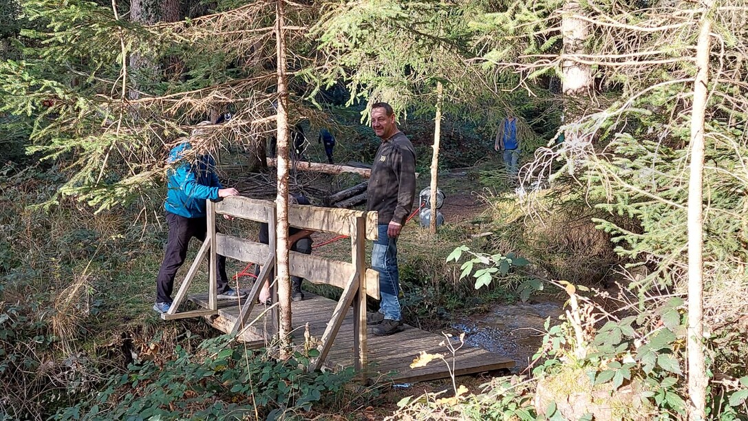 2025-11-15-FZR-Rönser-Weiher-Brückensanierung-14.10.46 (4).jpeg